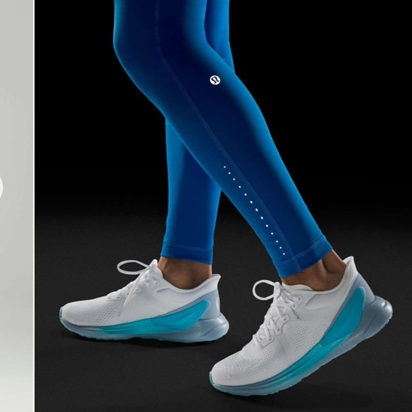 Lululemon Swift Speed High-Rise Tight 28"
Poolside 4 Blue - Picture 4 of 10